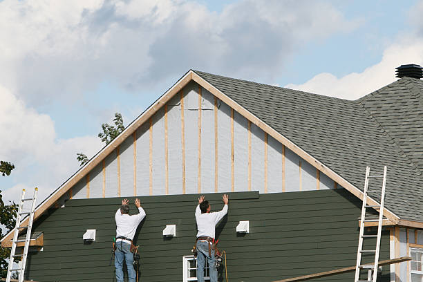 Professional Siding Contractor technician working in Martinsville, IN